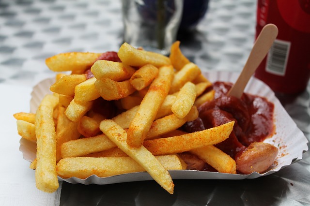 Currywurst mit Pommes - München sehen