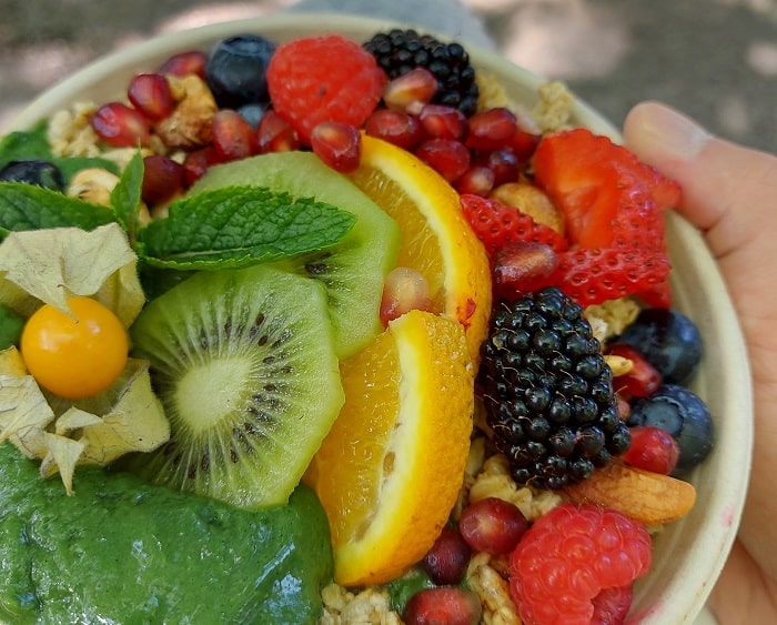 Vegan essen in München – die besten Restaurants & Cafés 2 Fruit Salad Bowl im Wagners
