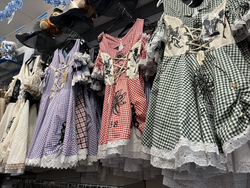 Lederhosen & Dirndl Rent & Outlet