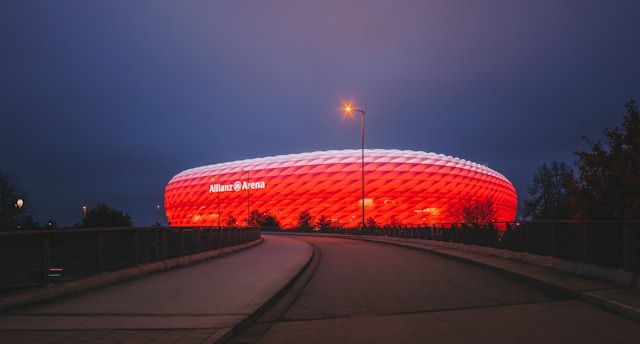 Die Geschichte der Allianz Arena & wie das Angebot sich in Zukunft verändern könnte! 1 herr bohn ifSQkr5NHeU unsplash